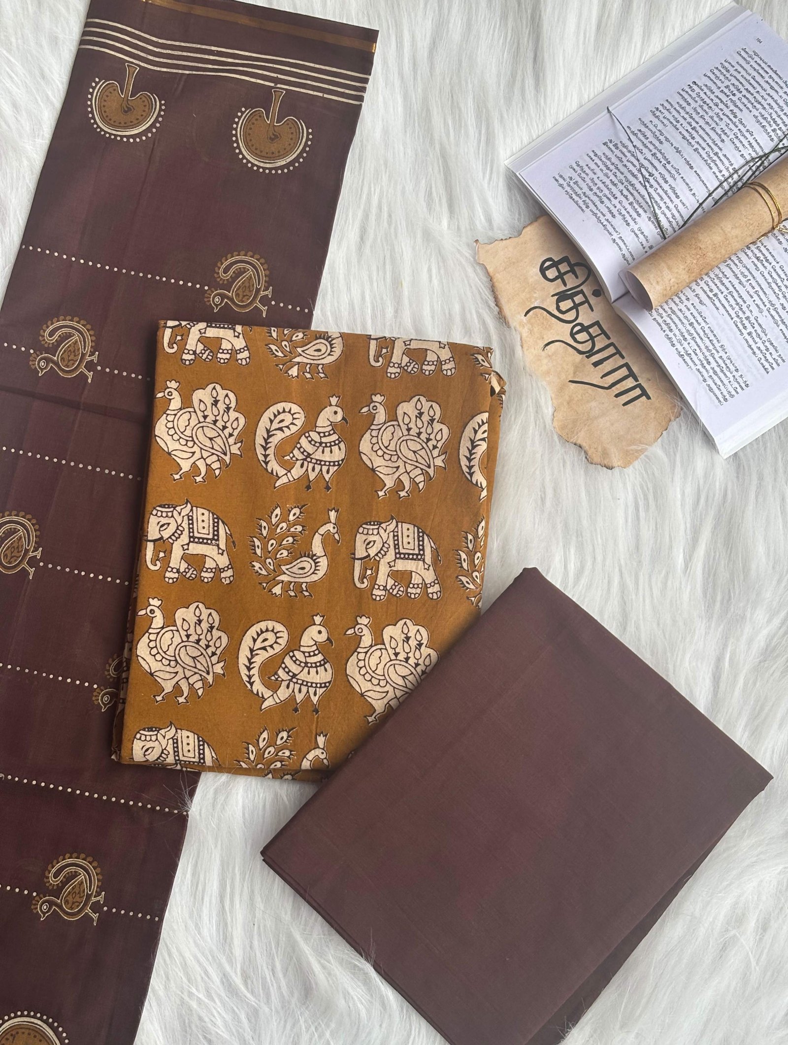 Vanna Mayil Salwar Set (Unstitched)
